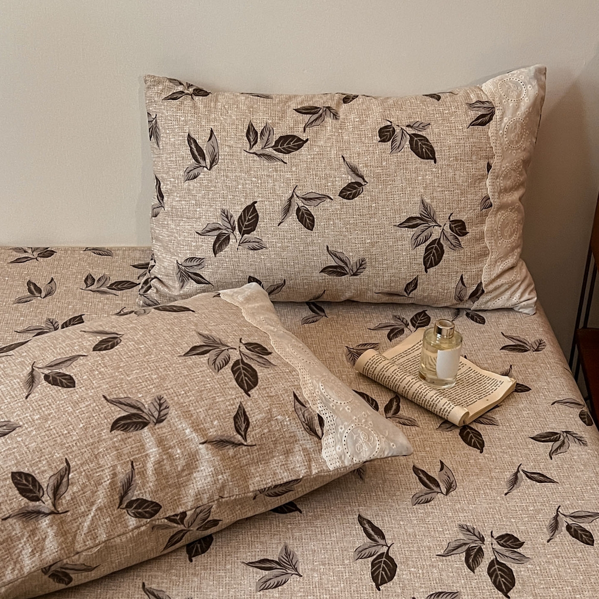 91家纺网 家纺一手货源 找家纺 一比一家纺 2025新款花边原麻床单三件套 花季