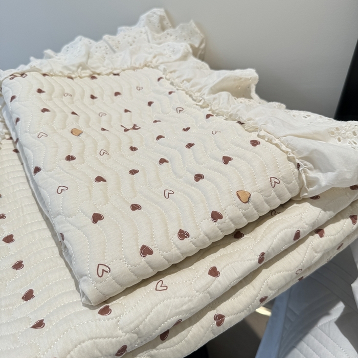 91家纺网 家纺一手货源 找家纺 奈萝家纺 2025新款全棉纯棉床盖三件套可配同款四季被同款被套 小小爱心