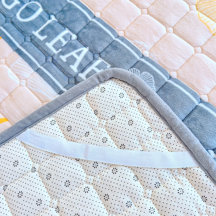 91家纺网 家纺一手货源 找家纺 小叮当家纺仓储工厂店 2025新款牛奶绒夹棉印花床垫学生图 绒床垫-流金岁月