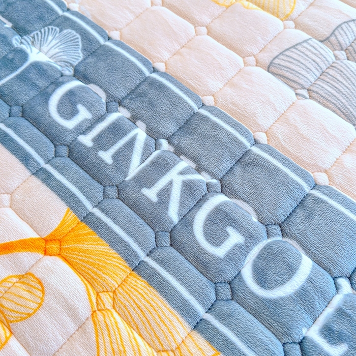 91家纺网 家纺一手货源 找家纺 小叮当家纺仓储工厂店 2025新款牛奶绒夹棉印花床垫学生图 绒床垫-流金岁月