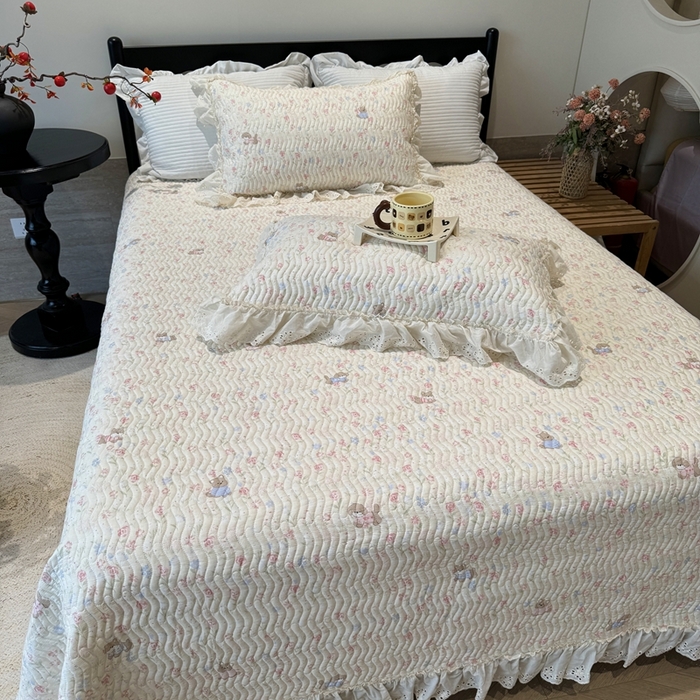 91家纺网 家纺一手货源 找家纺 奈萝家纺 2025新款全棉纯棉床盖三件套可配同款四季被同款被套 小小花园