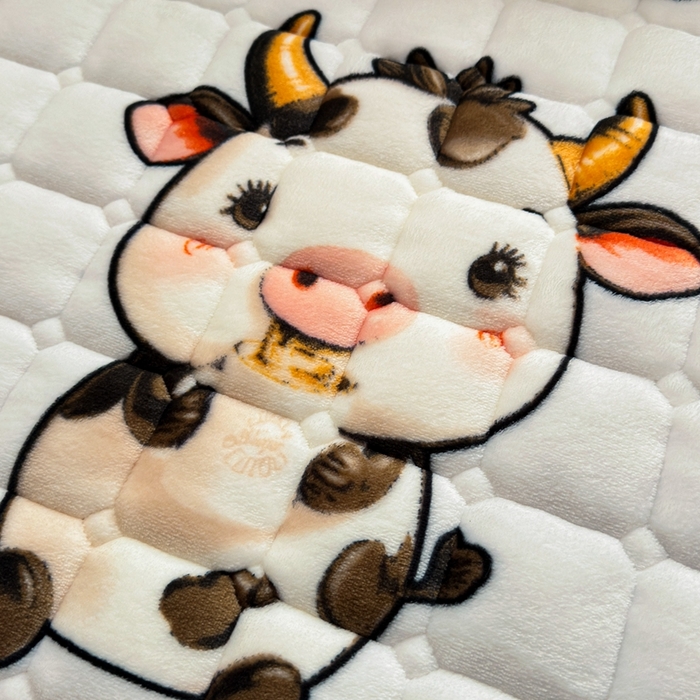 91家纺网 家纺一手货源 找家纺 小叮当家纺仓储工厂店 2025新款牛奶绒夹棉印花床垫学生图 绒床垫-萌小牛