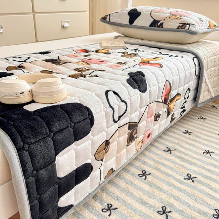 91家纺网 家纺一手货源 找家纺 小叮当家纺仓储工厂店 2025新款牛奶绒夹棉印花床垫学生图 绒床垫-萌小牛