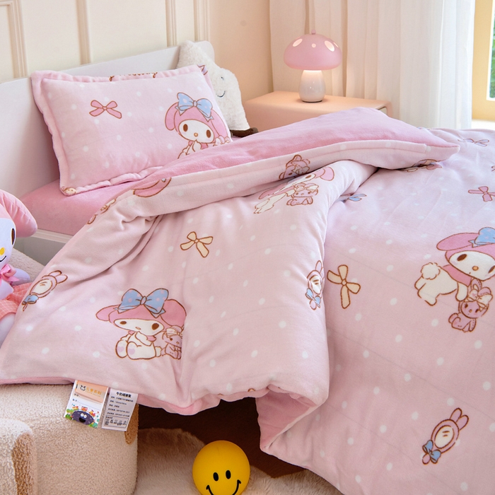 91家纺网 家纺一手货源 找家纺 吉咪兔家纺 2024新品正版三丽鸥库洛米美乐蒂牛奶绒幼儿园被子三件套保暖被褥六件套 魔法美乐蒂