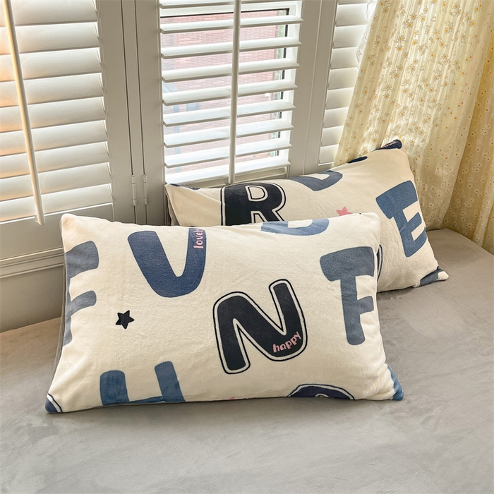 91家纺网 家纺一手货源 找家纺 如约 2025新款印花牛奶绒四件套 字母组合-绒