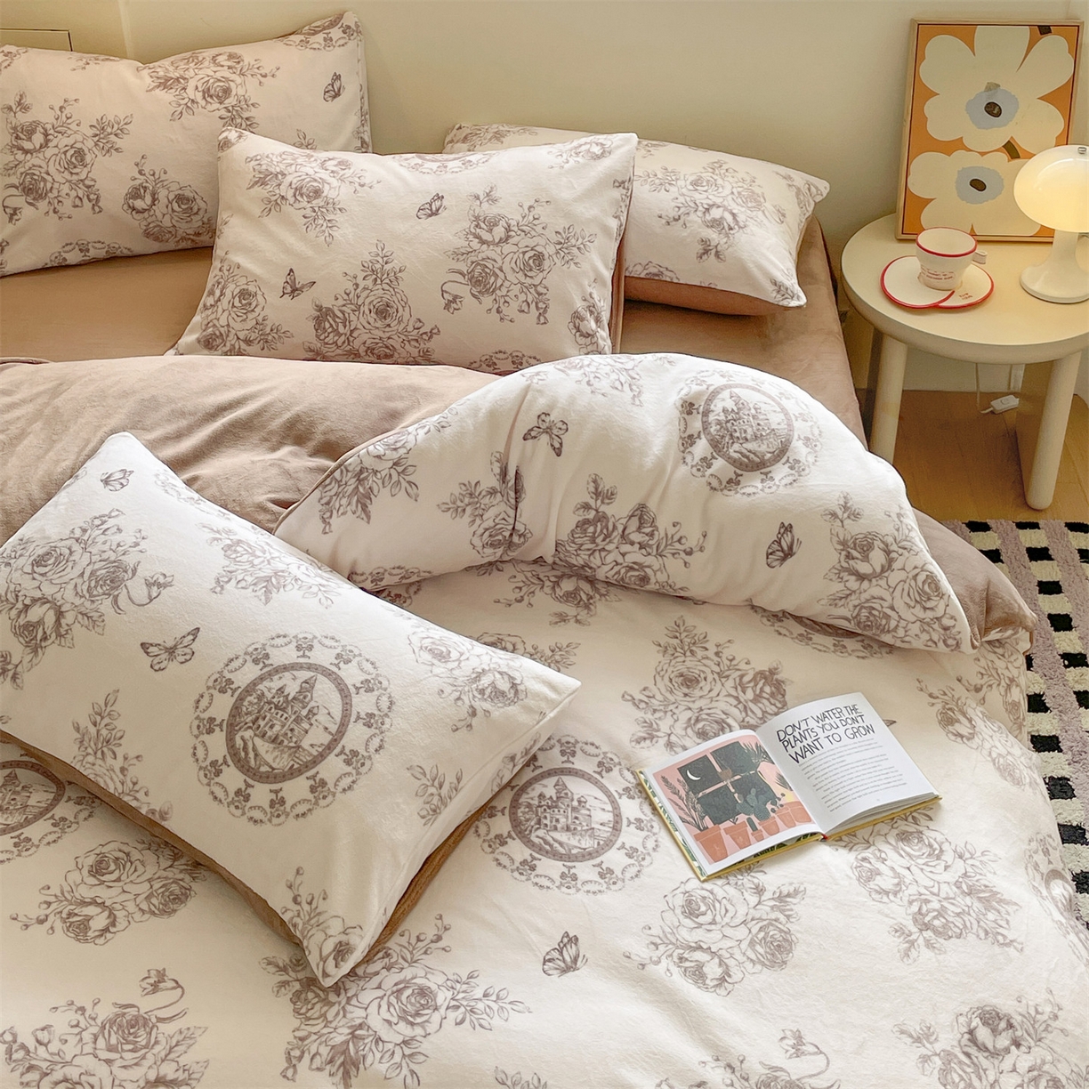 91家纺网 家纺一手货源 找家纺 如约 2025新款印花牛奶绒四件套 萱草梦-咖