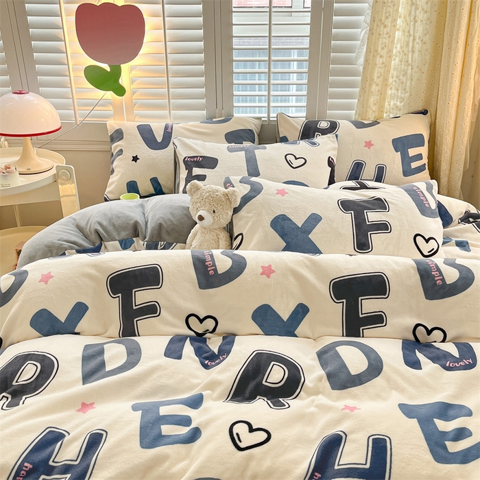 91家纺网 家纺一手货源 找家纺 如约 2025新款印花牛奶绒四件套 字母组合-绒