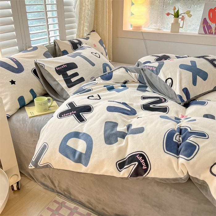 91家纺网 家纺一手货源 找家纺 如约 2025新款印花牛奶绒四件套 字母组合-绒