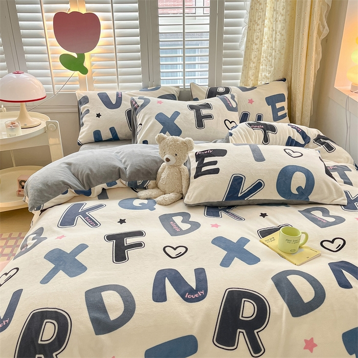 91家纺网 家纺一手货源 找家纺 如约 2025新款印花牛奶绒四件套 字母组合-绒