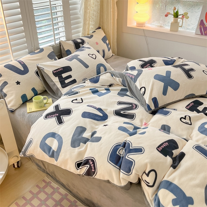 91家纺网 家纺一手货源 找家纺 如约 2025新款印花牛奶绒四件套 字母组合-绒