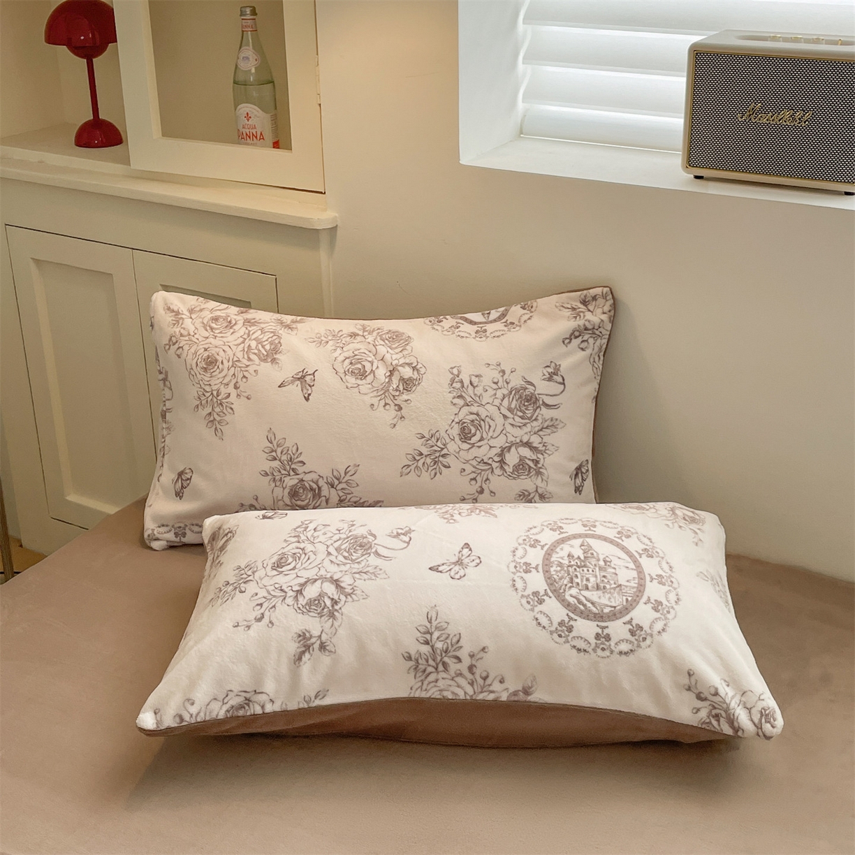 91家纺网 家纺一手货源 找家纺 如约 2025新款印花牛奶绒四件套 萱草梦-咖