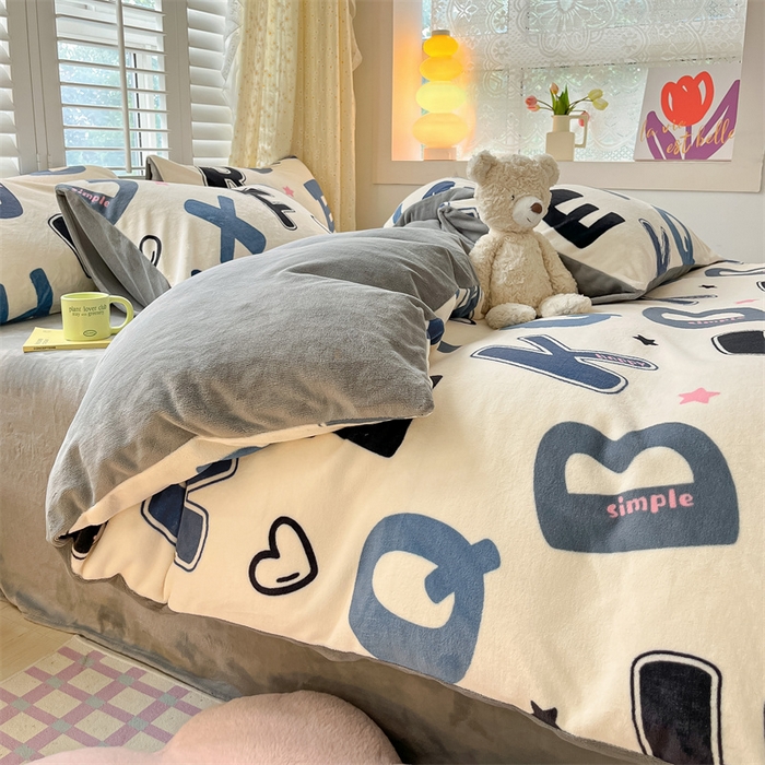 91家纺网 家纺一手货源 找家纺 如约 2025新款印花牛奶绒四件套 字母组合-绒