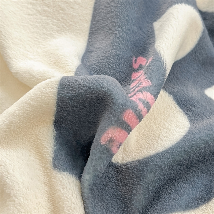 91家纺网 家纺一手货源 找家纺 如约 2025新款印花牛奶绒四件套 字母组合-绒