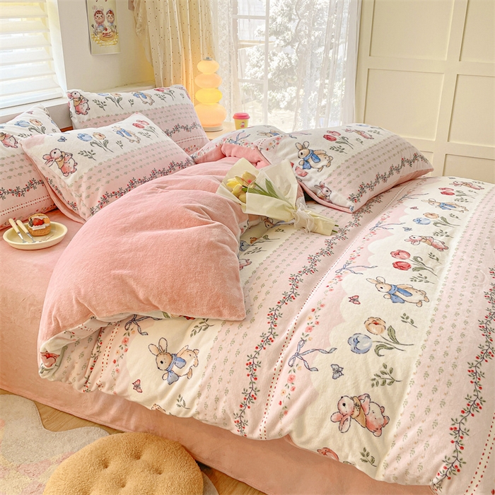 91家纺网 家纺一手货源 找家纺 如约 2025新款印花牛奶绒四件套 粉乐兔