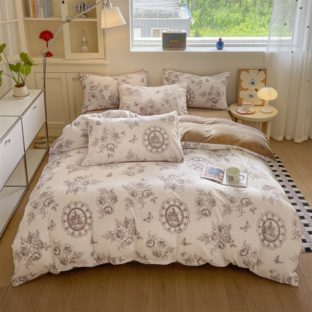 91家纺网 家纺一手货源 找家纺 如约 2025新款印花牛奶绒四件套 萱草梦-咖