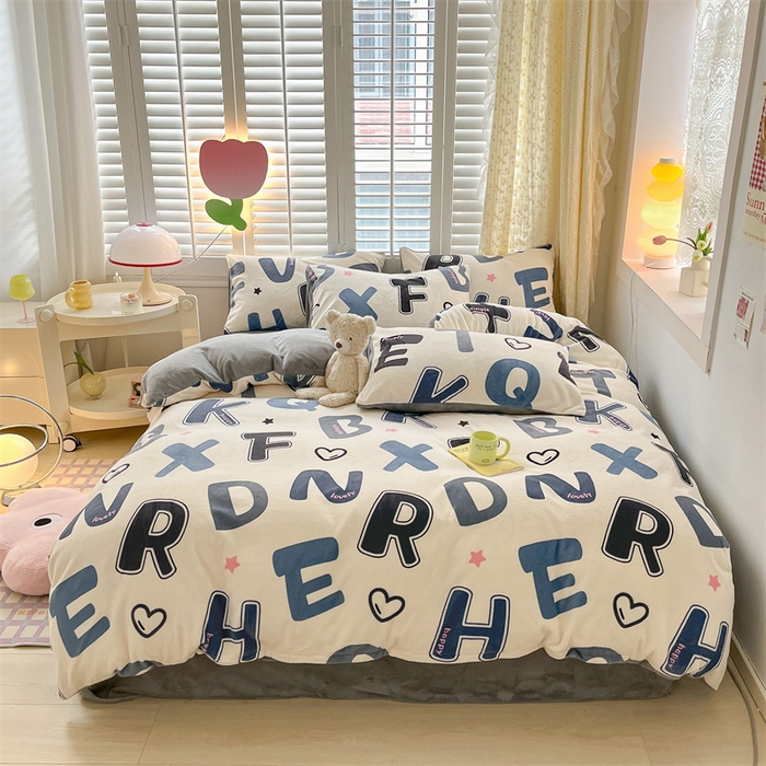 91家纺网 家纺一手货源 找家纺 如约 2025新款印花牛奶绒四件套 字母组合-绒