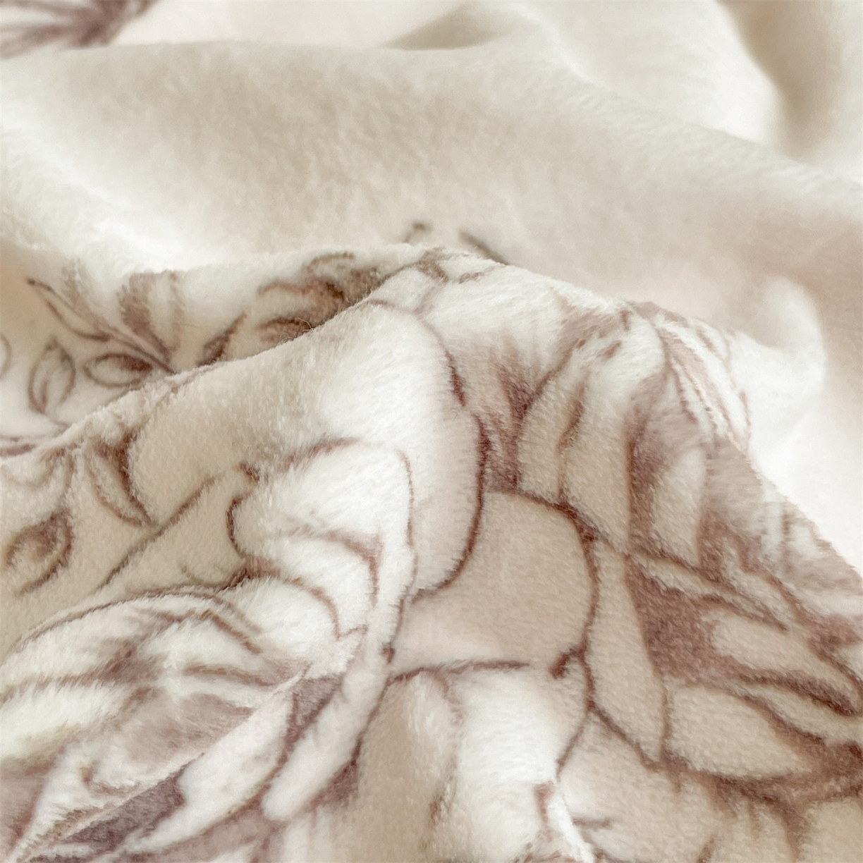 91家纺网 家纺一手货源 找家纺 如约 2025新款印花牛奶绒四件套 萱草梦-咖