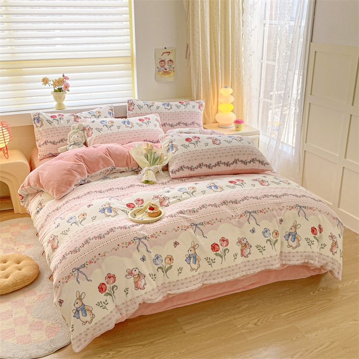 91家纺网 家纺一手货源 找家纺 如约 2025新款印花牛奶绒四件套 粉乐兔