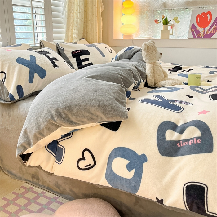 91家纺网 家纺一手货源 找家纺 如约 2025新款印花牛奶绒四件套 字母组合-绒