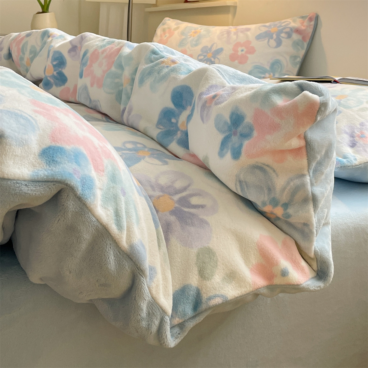 91家纺网 家纺一手货源 找家纺 如约 2025新款印花牛奶绒四件套 向阳花开