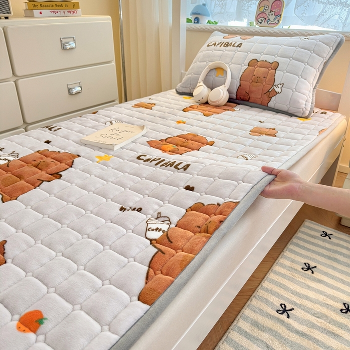 小叮当家纺仓储工厂店 2025新款牛奶绒夹棉印花床垫学生图 绒床垫-奶茶屯屯灰