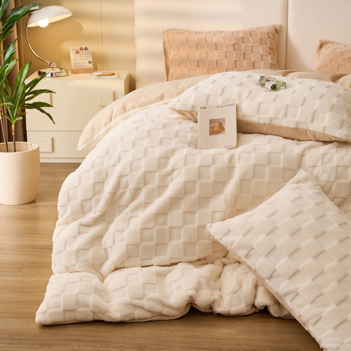 91家纺网 家纺一手货源 找家纺 晨曦家纺 2025新款加厚高克重230克塔芙绒牛奶绒单被套-初暖系列 初暖-白拼奶咖