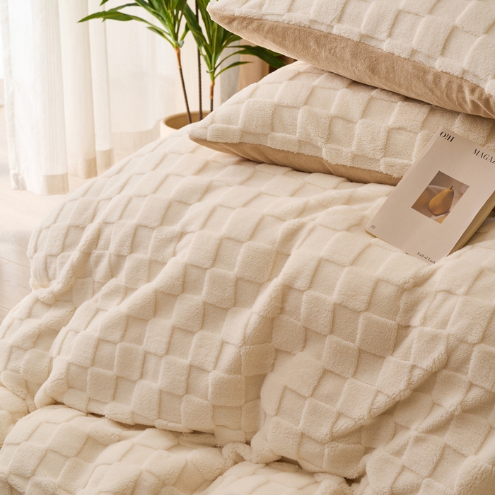 91家纺网 家纺一手货源 找家纺 晨曦家纺 2025新款加厚高克重230克塔芙绒牛奶绒单被套-初暖系列 初暖-白拼奶咖