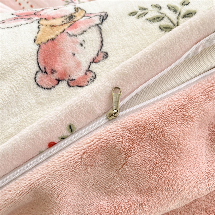 91家纺网 家纺一手货源 找家纺 如约 2025新款印花牛奶绒四件套 粉乐兔