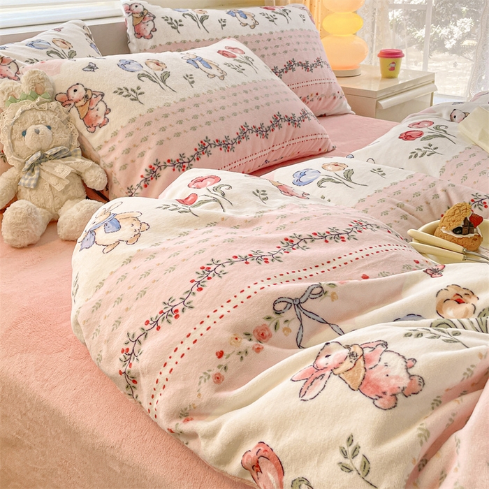 91家纺网 家纺一手货源 找家纺 如约 2025新款印花牛奶绒四件套 粉乐兔