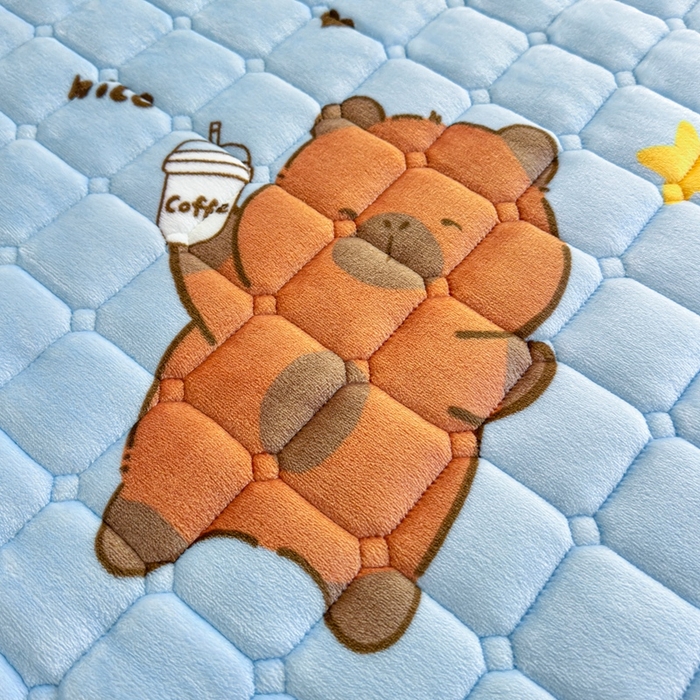 91家纺网 家纺一手货源 找家纺 小叮当家纺仓储工厂店 2025新款牛奶绒夹棉印花床垫学生图 绒床垫-奶茶屯屯蓝色