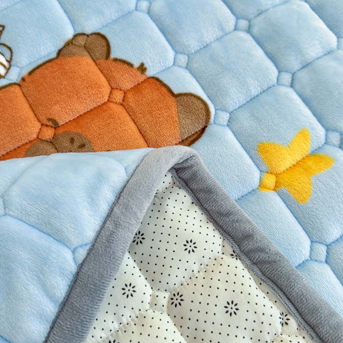 91家纺网 家纺一手货源 找家纺 小叮当家纺仓储工厂店 2025新款牛奶绒夹棉印花床垫学生图 绒床垫-奶茶屯屯蓝色