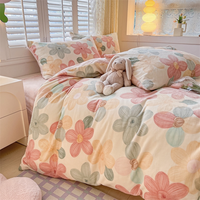 91家纺网 家纺一手货源 找家纺 如约 2025新款印花牛奶绒四件套 粉色花花