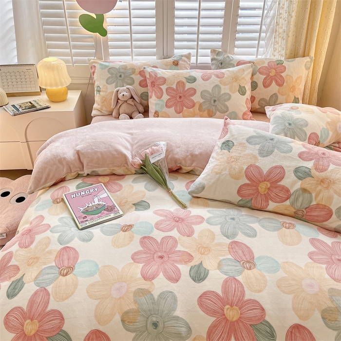 91家纺网 家纺一手货源 找家纺 如约 2025新款印花牛奶绒四件套 粉色花花