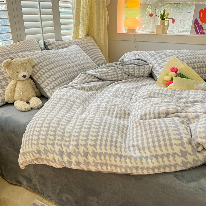 91家纺网 家纺一手货源 找家纺 如约 2025新款印花牛奶绒四件套 千鸟格-灰