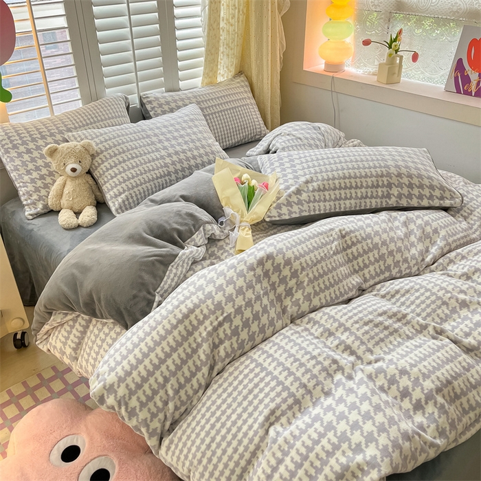 91家纺网 家纺一手货源 找家纺 如约 2025新款印花牛奶绒四件套 千鸟格-灰