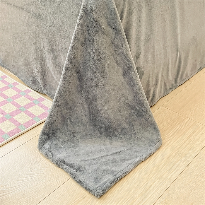 91家纺网 家纺一手货源 找家纺 如约 2025新款印花牛奶绒四件套 千鸟格-灰