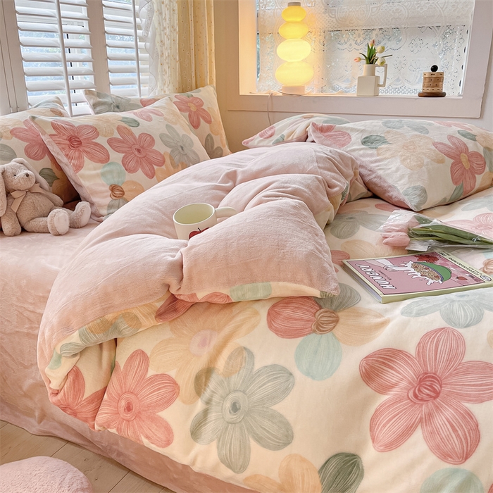 91家纺网 家纺一手货源 找家纺 如约 2025新款印花牛奶绒四件套 粉色花花