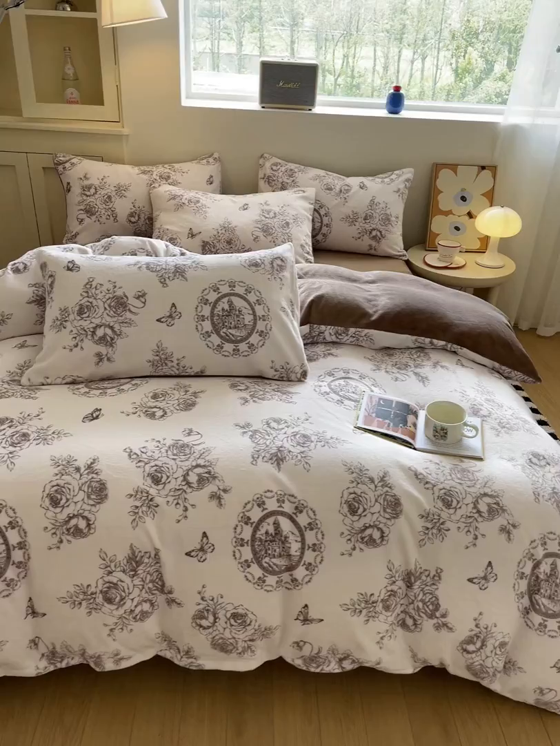91家纺网 家纺一手货源 找家纺 如约 2025新款印花牛奶绒四件套 萱草梦-咖