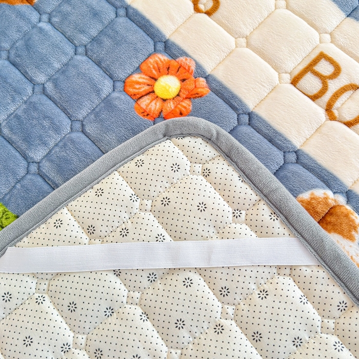 91家纺网 家纺一手货源 找家纺 小叮当家纺仓储工厂店 2025新款牛奶绒夹棉印花床垫学生图 绒床垫-奶油小熊灰