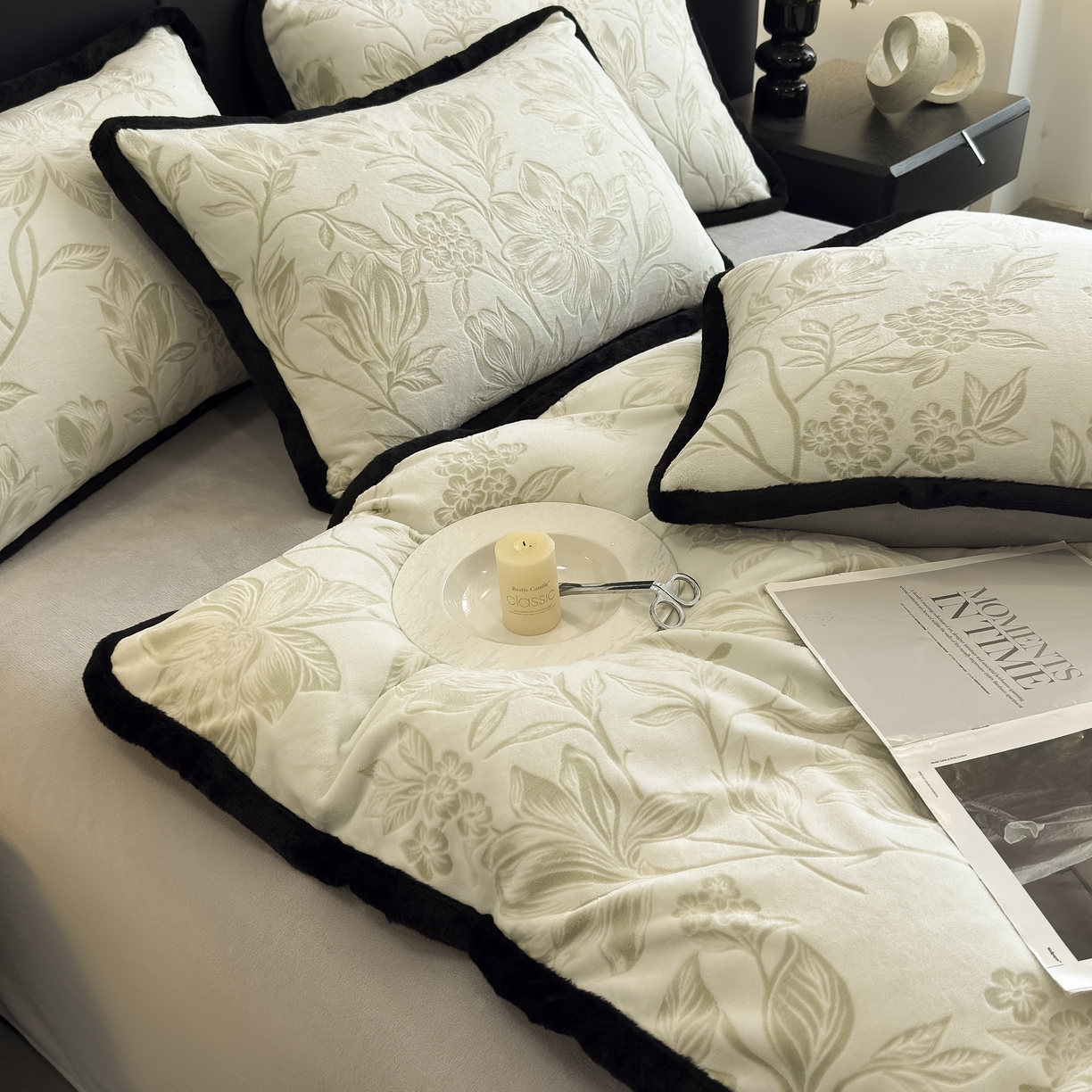 91家纺网 家纺一手货源 找家纺 卡罗兰 2025新款雕花牛奶绒兔毛包边四件套 幸运花园