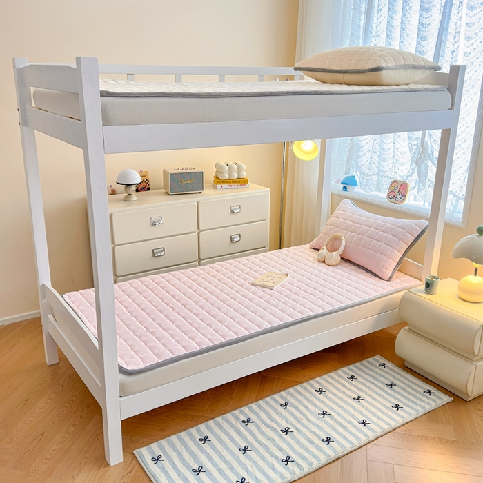 91家纺网 家纺一手货源 找家纺 小叮当家纺仓储工厂店 2025新款牛奶绒夹棉印花床垫学生图 绒床垫-藕粉