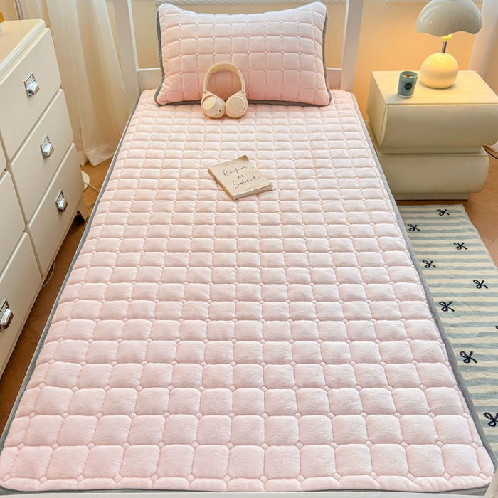 91家纺网 家纺一手货源 找家纺 小叮当家纺仓储工厂店 2025新款牛奶绒夹棉印花床垫学生图 绒床垫-藕粉