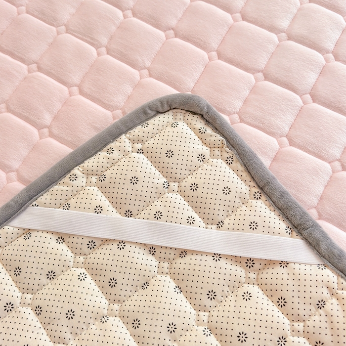 91家纺网 家纺一手货源 找家纺 小叮当家纺仓储工厂店 2025新款牛奶绒夹棉印花床垫学生图 绒床垫-藕粉