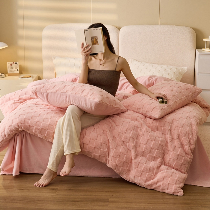 91家纺网 家纺一手货源 找家纺 晨曦家纺 2025新款加厚高克重230克塔芙绒牛奶绒单被套-初暖系列 初暖-童话粉