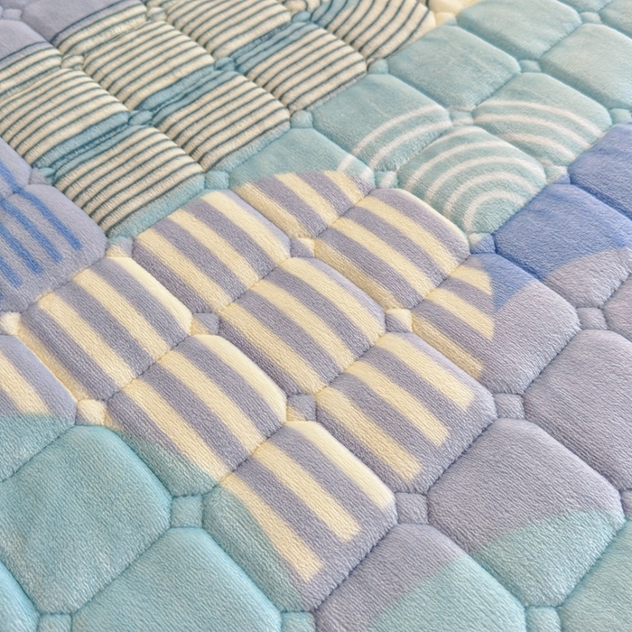 91家纺网 家纺一手货源 找家纺 小叮当家纺仓储工厂店 2025新款牛奶绒夹棉印花床垫学生图 绒床垫-色彩空间