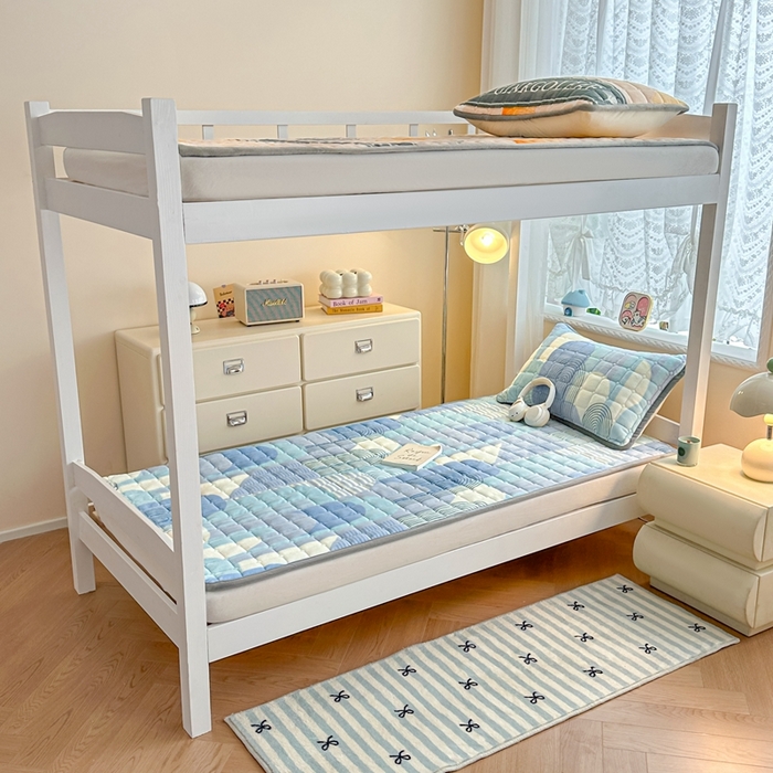 91家纺网 家纺一手货源 找家纺 小叮当家纺仓储工厂店 2025新款牛奶绒夹棉印花床垫学生图 绒床垫-色彩空间