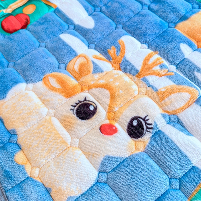 91家纺网 家纺一手货源 找家纺 小叮当家纺仓储工厂店 2025新款牛奶绒夹棉印花床垫学生图 绒床垫-圣诞小鹿蓝色