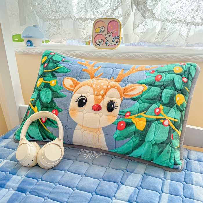 91家纺网 家纺一手货源 找家纺 小叮当家纺仓储工厂店 2025新款牛奶绒夹棉印花床垫学生图 绒床垫-圣诞小鹿蓝色