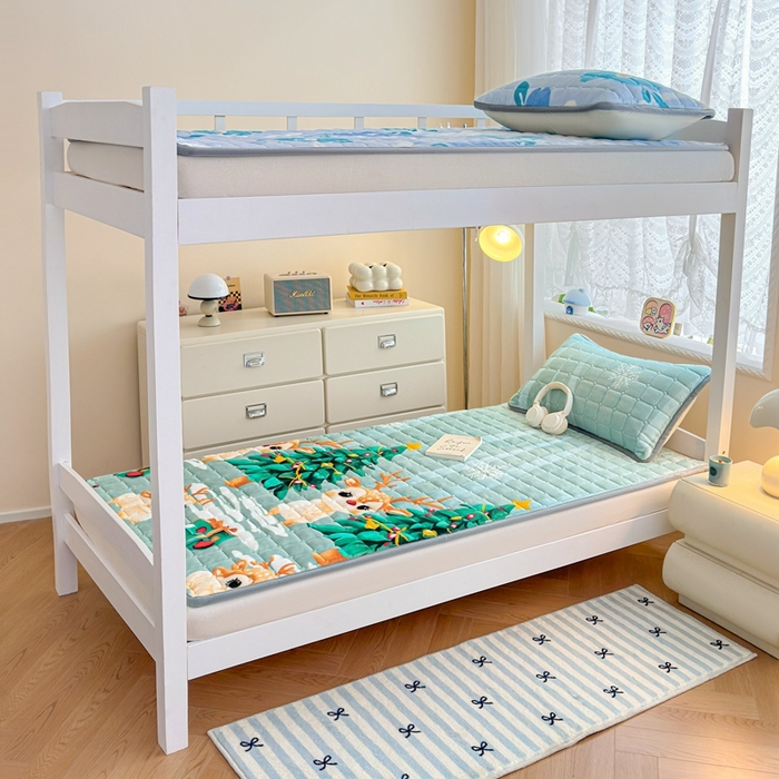 91家纺网 家纺一手货源 找家纺 小叮当家纺仓储工厂店 2025新款牛奶绒夹棉印花床垫学生图 绒床垫-圣诞小鹿绿色