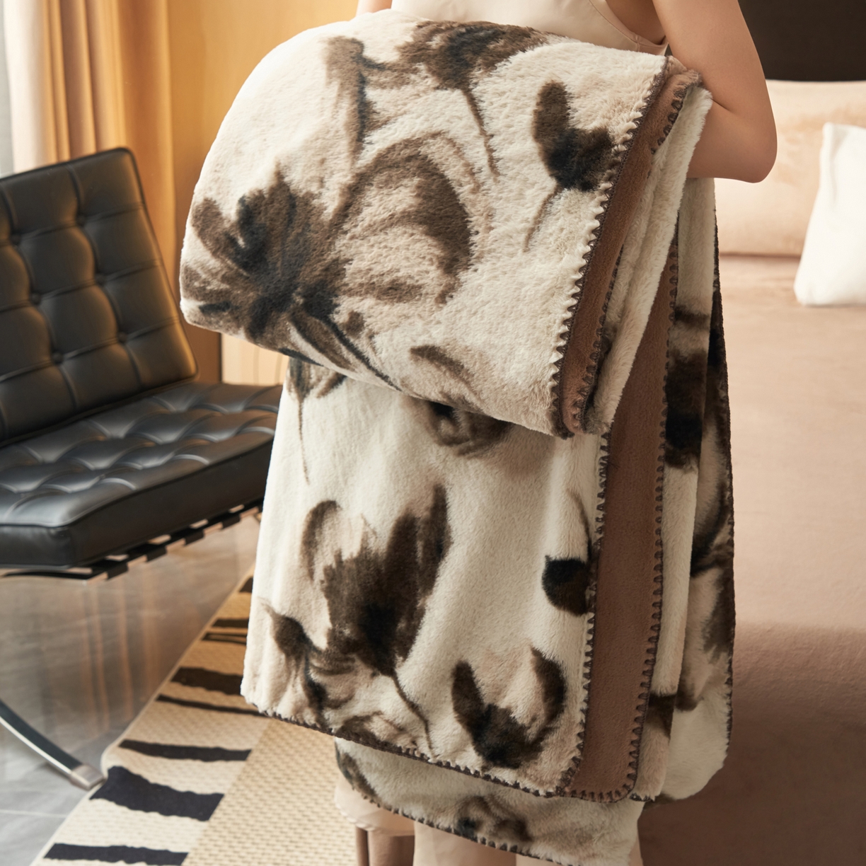 91家纺网 家纺一手货源 找家纺 （总）晨曦家纺 2025新款兔毛绒海獭绒双层毛毯三角针复合毛毯